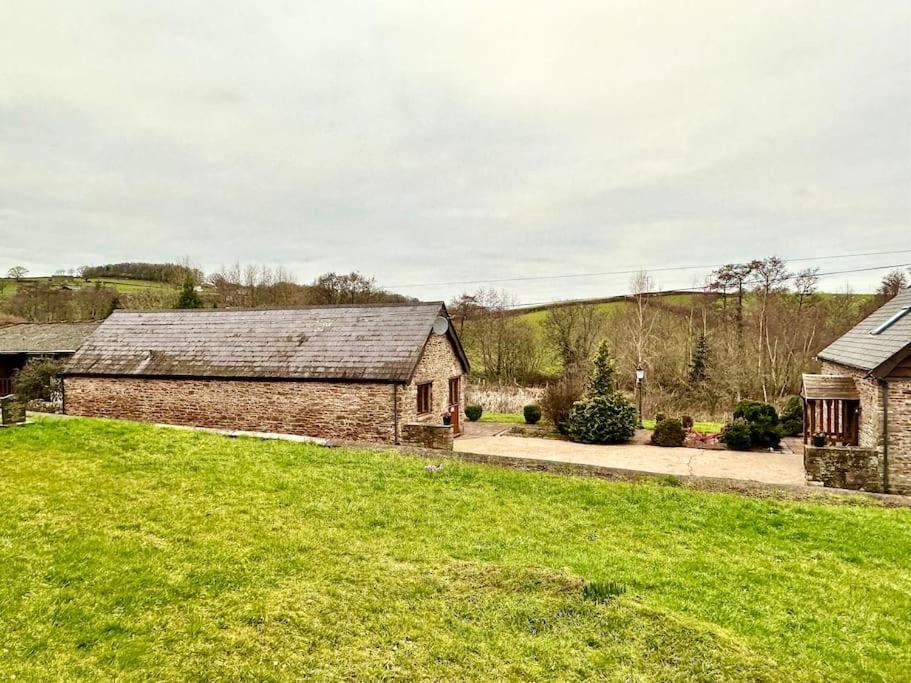 Вілла Detached One Level Stone Barn Llangwm-Isaf Екстер'єр фото